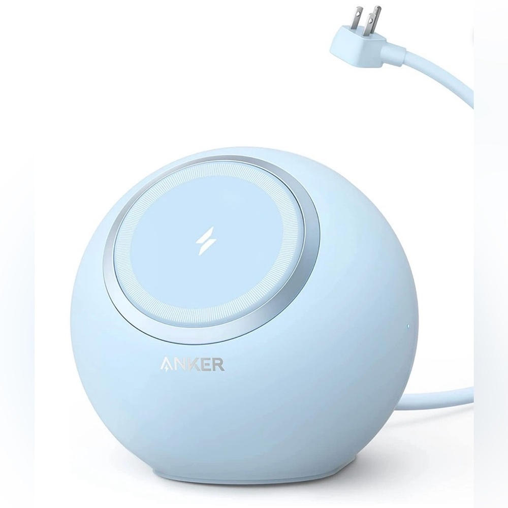 Anker 637 Magnetic Charging Station in Ice Blue